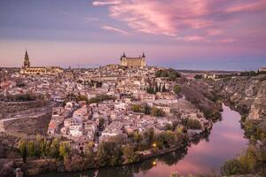 aérien Haut vue de Tolède, historique Capitale ville de Espagne photo