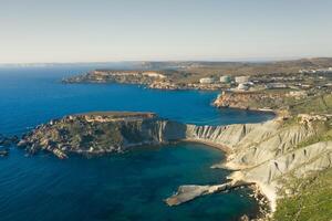 aérien vue de la nature paysage de ghajn tuffieha baie.malte île photo