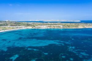 aérien vue de le célèbre mellieha baie dans Malte île photo