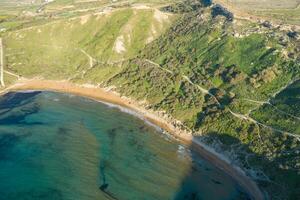 aérien vue de la nature paysage de ghajn tuffieha baie.malte île photo