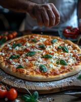 chef en train de préparer savoureux Pizza italien traditionnel nourriture photo