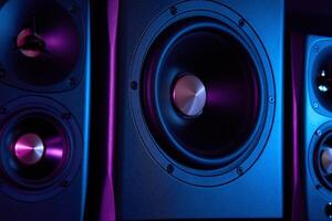 multimédia acoustique du son haut-parleurs avec néon éclairage photo