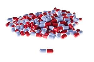 tas de pilules rouges et bleues photo