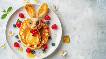 blanc assiette avec garni de fruits Crêpes photo