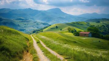 paisible campagne, entouré par vert collines et montagnes photo