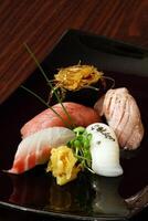 sashimis, classique doigt nourriture de Japonais cuisine photo