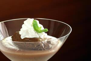 coupe ardéchoise, français délice avec Chocolat mousse et fouetté crème photo