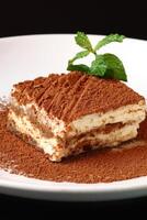 tiramisu, classique italien dessert couvert dans Chocolat sur Haut photo