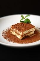 tiramisu, classique italien dessert couvert dans Chocolat sur Haut photo