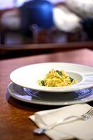 macaroni alla chitarra avec beurre et sauge photo