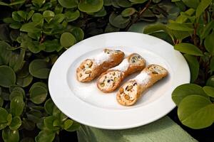 sicilien cannoli, classique italien dessert photo