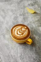 aile latté art dans café magasin. photo