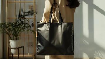 femme porter une noir achats sac maquette , photo