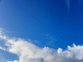 blanc duveteux cumulus des nuages dans le été ciel, Naturel des nuages Contexte photo