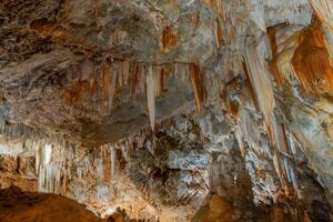 intérieur de le grottes de borgo verizzi photo