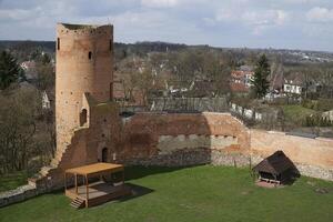 czersk, Pologne - Mars 24, 2024 - Château de de Mazovie ducs - la tour, défensive mur et Cour photo