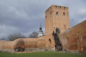 czersk, Pologne - Mars 24, 2024 - entrée la tour et défensive mur de Mazovie ducs Château photo