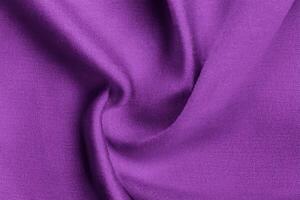 embrassement le la magie de magnifique violet tissu au milieu de parfumé lilas, une symphonie de Couleur et parfum photo