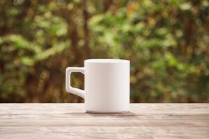 capturer le beauté de une blanc maquette tasse, une Vide Toile prêt pour personnalisation et la créativité photo