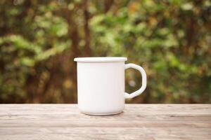 capturer le beauté de une blanc maquette tasse, une Vide Toile prêt pour personnalisation et la créativité photo