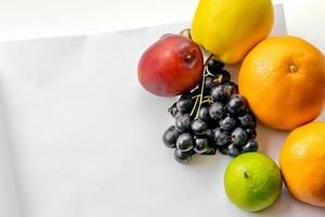 carte et blanc papier maquette harmonisé avec Frais fruit, artisanat une visuel symphonie de astucieux conception et culinaire plaisir, où sain Ingrédients fusionner dans une le banquet de vibrant imagerie photo