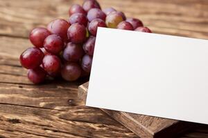 blanc papier maquette renforcée par le juteux séduire de Frais raisins, artisanat une visuel symphonie de culinaire élégance et sain imagerie, où graphique conception s'épanouit dans une le banquet de vibrant la créativité photo