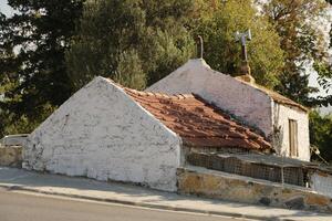 vieux toit de une maison photo