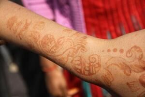 henné ou mehndi tatouages sur mains photo