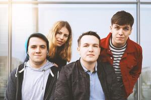 groupe portrait de Jeune Urbain adolescent copains photo