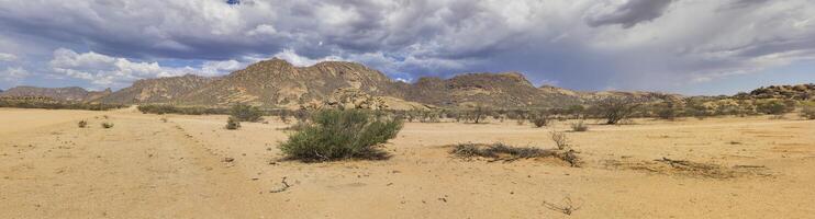 panoramique image de le spitzkoppe dans Namibie pendant le journée contre une bleu ciel photo