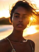 portrait de une magnifique noir femme sur le coucher du soleil photo