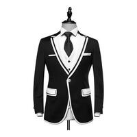 brillant noir Masculin costume accrocheur, chemise avec collier et attacher sur une mannequin individuel accents, création une sophistiqué Regardez pour un unique mode déclaration à haut de gamme rassemblements. photo