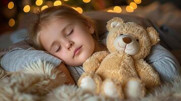 Jeune enfant pacifiquement dort suivant à une nounours ours photo