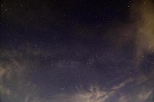 ciel étoiles nuages voie lactée la nuit photo