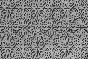 géométrique traditionnel islamique ornement. fragment de une béton mosaïque. noir et blanche. photo