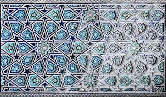 géométrique traditionnel islamique ornement. fragment de une céramique mosaïque. abstrait Contexte. photo