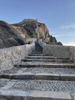 vue plus de san Juan de gaztelugatxe dans Espagne pendant lever du soleil photo