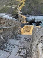 vue plus de san Juan de gaztelugatxe dans Espagne pendant lever du soleil photo