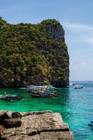 Maya baie - magnifique plage dans phi phi île - Thaïlande, Mars 2024 photo