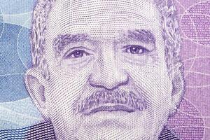 Gabriel garcia marquez une fermer portrait de colombien argent photo