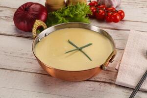 gourmet fromage soupe dans le bol photo