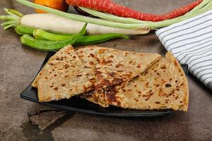 Indien aloo paratha - pain avec Patate photo