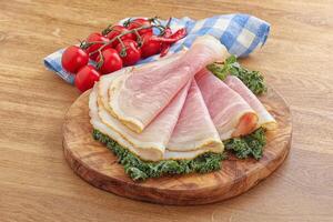 collation au jambon de porc par-dessus bord photo