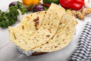 Indien pain fromage Ail Naan photo