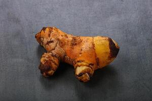 Frais curcuma racine pour cuisine photo