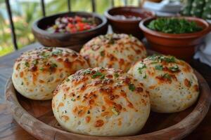 pao de queijo brésilien fromage pain dans le cuisine table professionnel La publicité nourriture la photographie photo