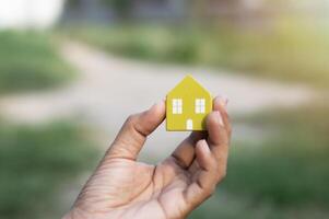 réel biens investissement des idées achat une maison ou terre pour futur prix buts ou départ une famille. photo