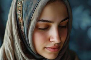 Jeune arabe femme dans hijab. litham. photo