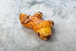 Frais curcuma racine pour cuisine photo