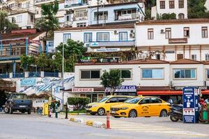 fethiye, dinde - décembre 8, 2022. coloré pavé ruelle dans Kusadasi, dinde avec traditionnel et moderne architecture. photo